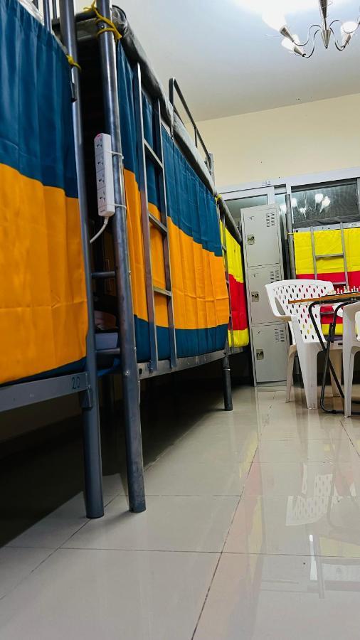 Dubai Star Hostel Bagian luar foto