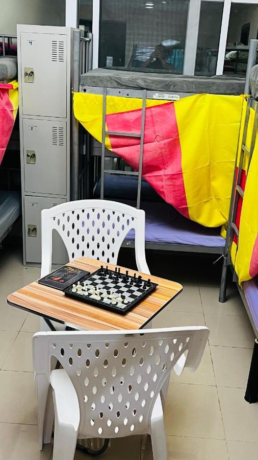 Dubai Star Hostel Bagian luar foto