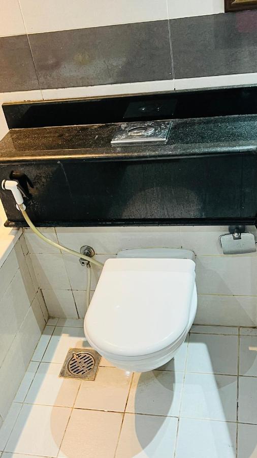 Dubai Star Hostel Bagian luar foto